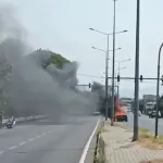Hareket halindeki otomobil alev topuna döndü