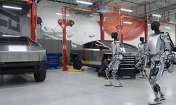 Tesla fabrikasında robot skandalı