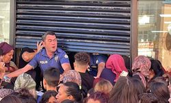 Kozmetik mağazası açılışında izdiham