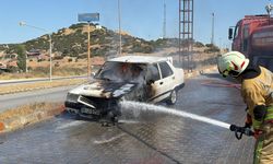 Seyir halindeki otomobil alev aldı