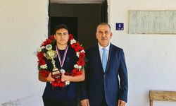 Yığmatepe, dünya şampiyonu Muaz ile bir arada