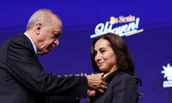 Erdoğan'dan yeni başkana rozet