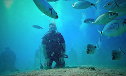 Denizin metrelerce altında namaz kıldılar