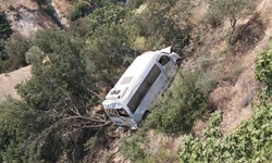 Aydın’da öğrenci servisi uçurumdan yuvarlandı