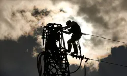 İşçi elektrik akımına kapıldı