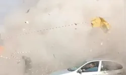 Yıkımı yapılan bina çöktü