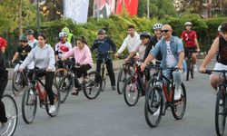 Bisiklet turuyla sağlıklı yaşama dikkat çektiler