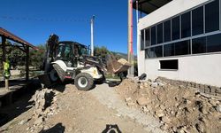 Buharkent’te yol genişletme çalışmaları sürüyor