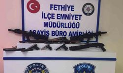 Şüpheli çantadan silah çıktı