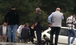 Kamyonet ile otomobilin çarpıştığı kazada 5 kişi yaralandı