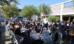 Köyün gençleri ve ihtiyar heyeti aynı sofrada topladı