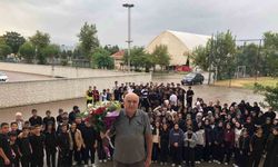 40 Yıl Görev Yapan Öğretmen Duygusal Törenle Emekli Oldu