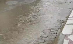 Umurlu’da sokaklar sular altında kaldı