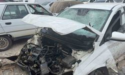 Süratle kavşağa giren otomobil metrelerce havaya uçtu