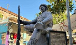 İsmail Efe heykelinin kılıcı çalındı