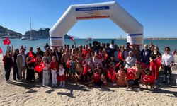 Kuşadası'nda Cumhuriyete Saygı Yüzme Etkinliği