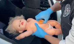 Aracın içinden uyuşturucu dolu oyuncak bebek çıktı
