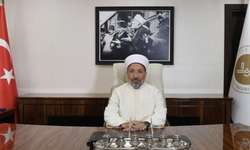Diyanet'in yeni başkanı, makamına Atatürk portresi astı