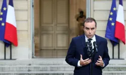 Meclise ayak basmadan istifa etti