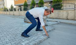 Anıl Başkan, Parke Taşı Döşemesine yardım etti