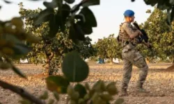 3 Kilosuna Daire: Askerler Tarlada Nöbete Başladı