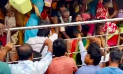 Hindistan'da tapınakta izdiham: 12 ölü