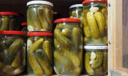 Turşu suyunu çöpe atan yandı