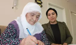 Eşine inat 88 yaşında okuma yazma öğrendi