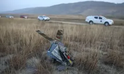 Gürcistan-Azerbaycan sınırında düşen uçağın enkazından görüntüler