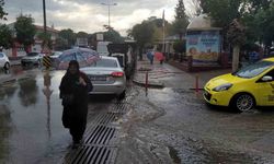 Aydın’da on beş dakika yağdı, yollar göle döndü