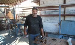 Bozulan tarım aletlerini tamir ederek, yeniden kullanıma sunuyor