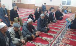 Cemaat Mutaflar Camii'nde vatandaşlar sabah namazında bir araya geldi