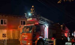 2 Katlı evin çatısı yandı