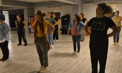 Kuşadası Belediyesi halk oyunları kursuna yoğun ilgi