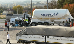 Otomobil, tıra çarptı bir aile yok oldu