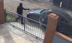 İş insanı evinin önünde silahlı saldırıya uğradı