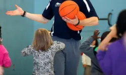 Öğretmen kız öğrencilere müstehcen fotoğraflar gönderdi! Veliler yakaladı