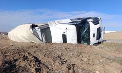 Kalorifer peteği yüklü tır devrildi