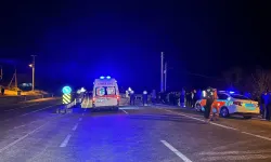 Yayalara çarpan otomobil 3 can aldı