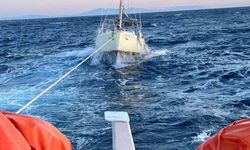 Açıklarında sürüklenen yelkenli tekne kurtarıldı