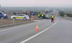 Otomobil ile traktör çarpıştı: 2 yaralı