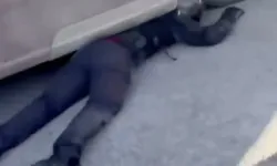 Sürücü tırın altında kaldı