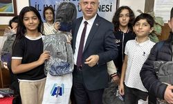 Aydın İl Halk Kütüphanesi öğrencilere çanta hediye etti