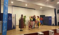 Başkan Çerçioğlu, İncirliova'da çocukları tiyatroyla buluşturdu