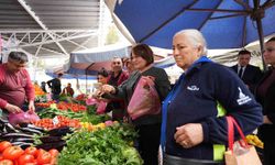 Başkan Gençay pazar esnafı ile bayram öncesi bir araya geldi