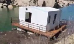 Çine Barajına sürüklenen konteyner ilginç görüntü sundu