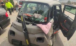 Kuşadası'nda otomobil ile elektrikli araç kafa kafaya çarpıştı: 4 yaralı
