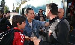 Katar'da mahsur kalan Türk sporcular yurda döndü