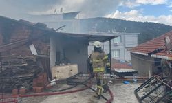 İzmir'de Tek Katlı Evde Çıkan Yangın Korkuttu