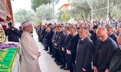 Esengül Civelek Annesine Veda Etti